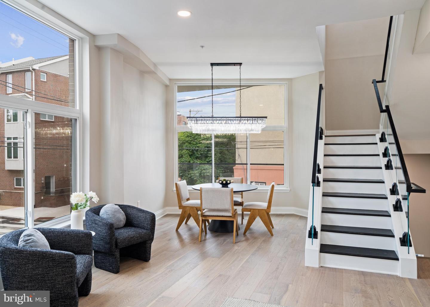 246 Montrose St Property Photo 10