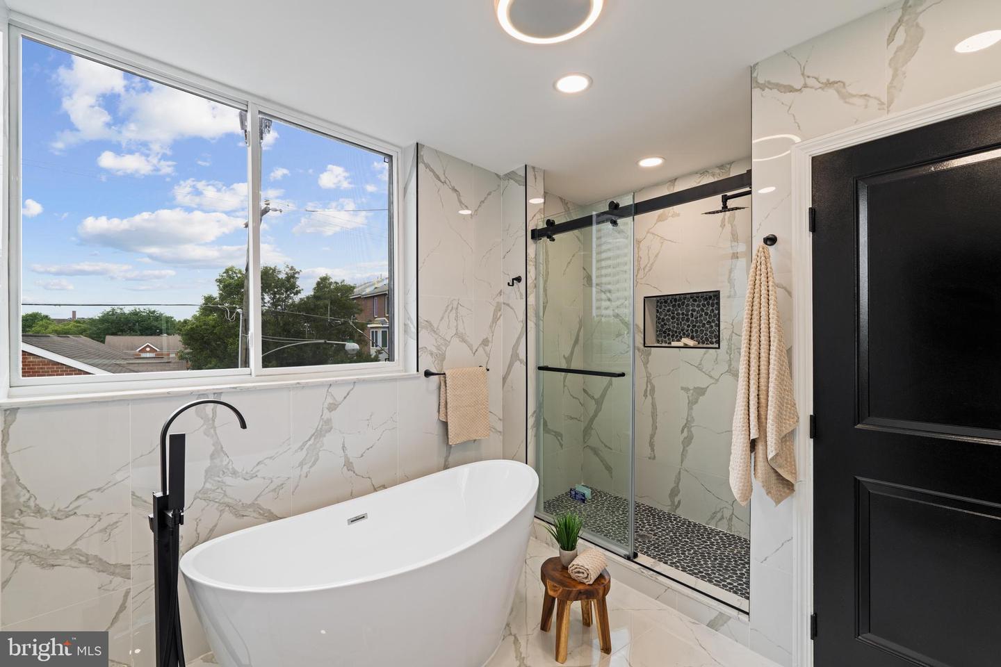 246 Montrose St Property Photo 15