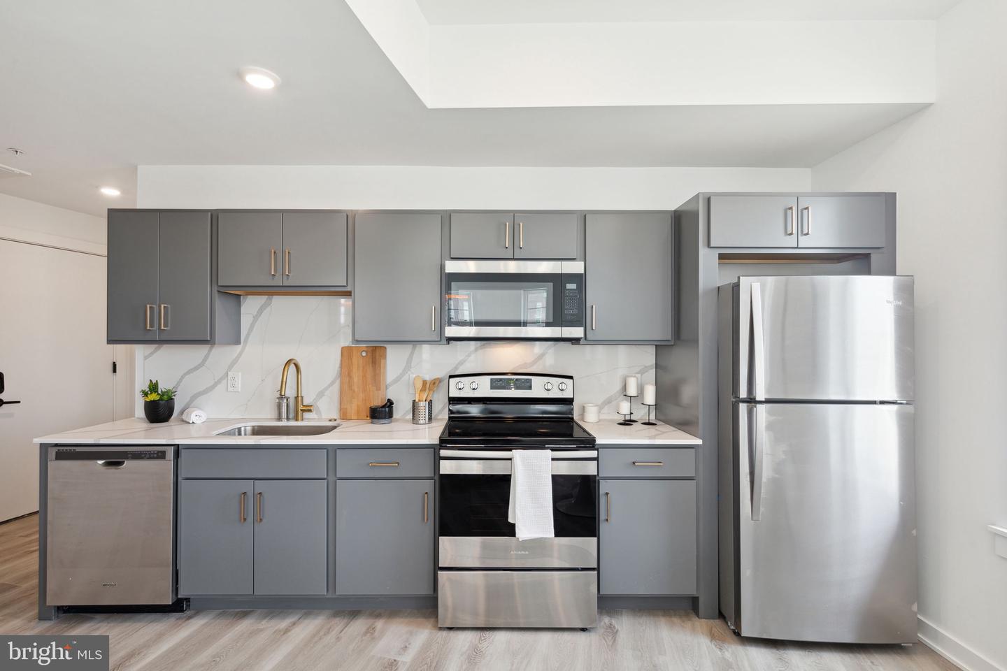2046 E Lehigh Ave #4b Property Photo 1