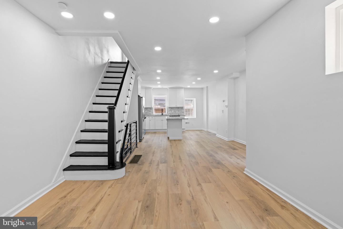 1848 Lindley Ave Property Photo 3