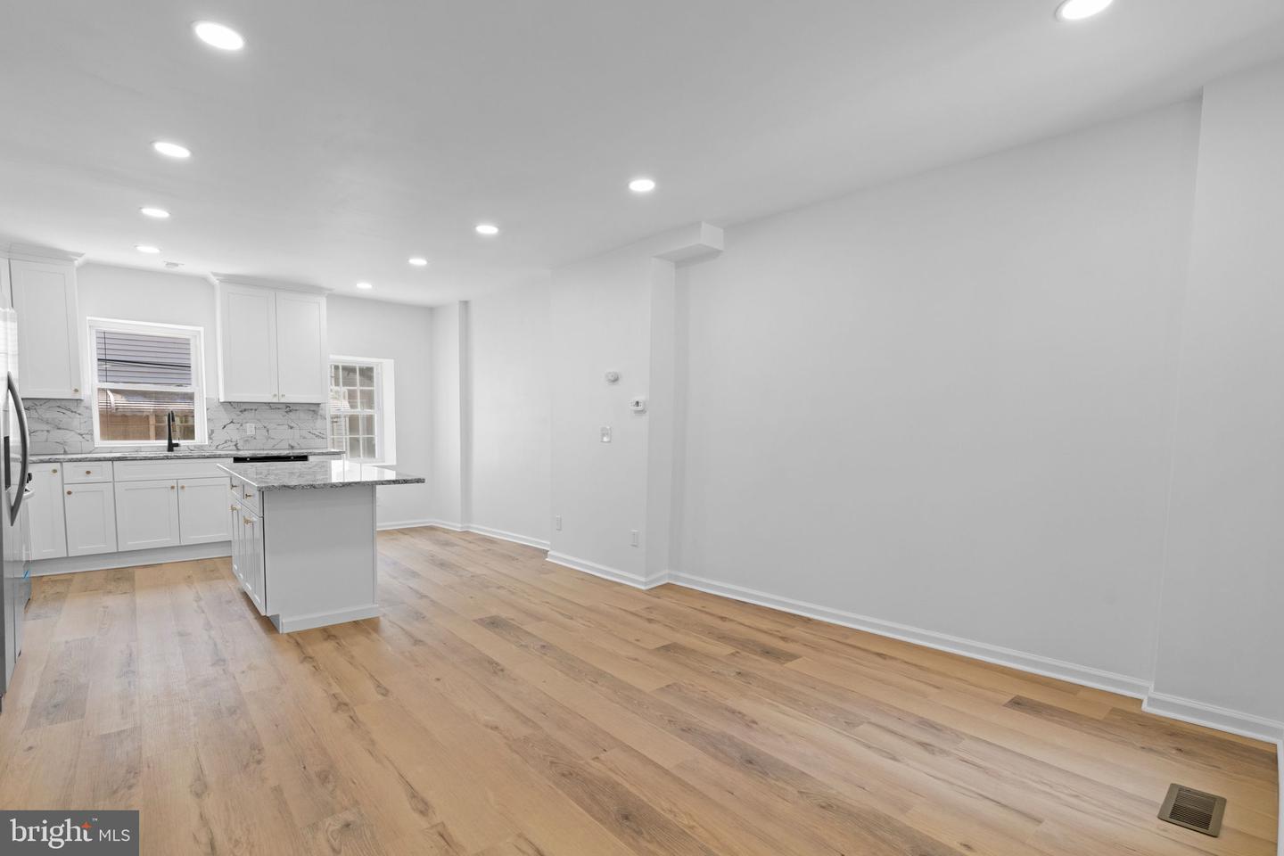 1848 Lindley Ave Property Photo 6