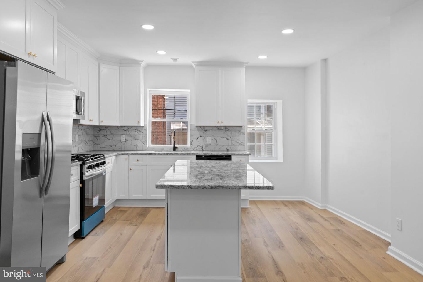 1848 Lindley Ave Property Photo 7