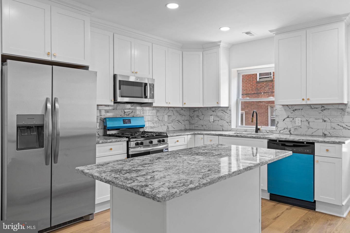 1848 Lindley Ave Property Photo 8