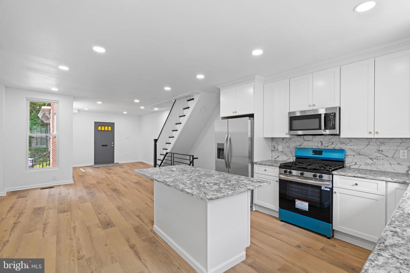 1848 Lindley Ave Property Photo 10