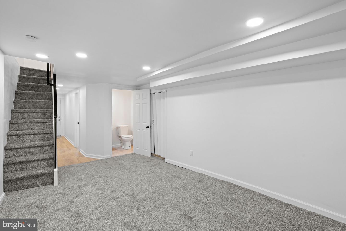 1848 Lindley Ave Property Photo 12