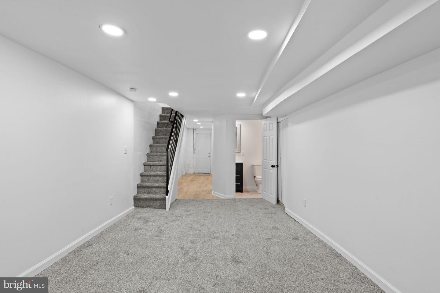 1848 Lindley Ave Property Photo 13