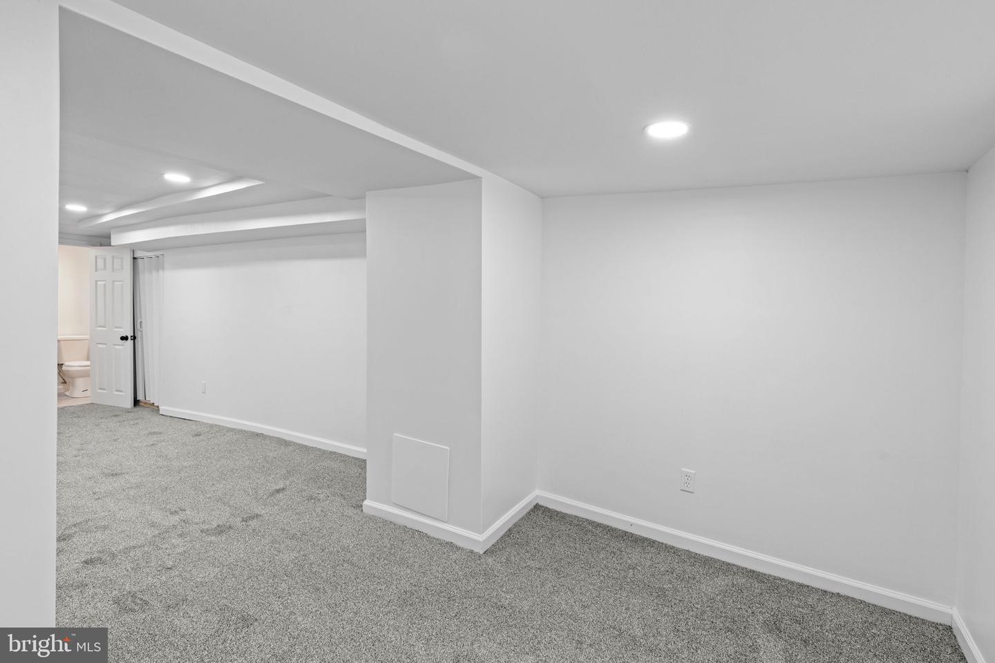 1848 Lindley Ave Property Photo 15