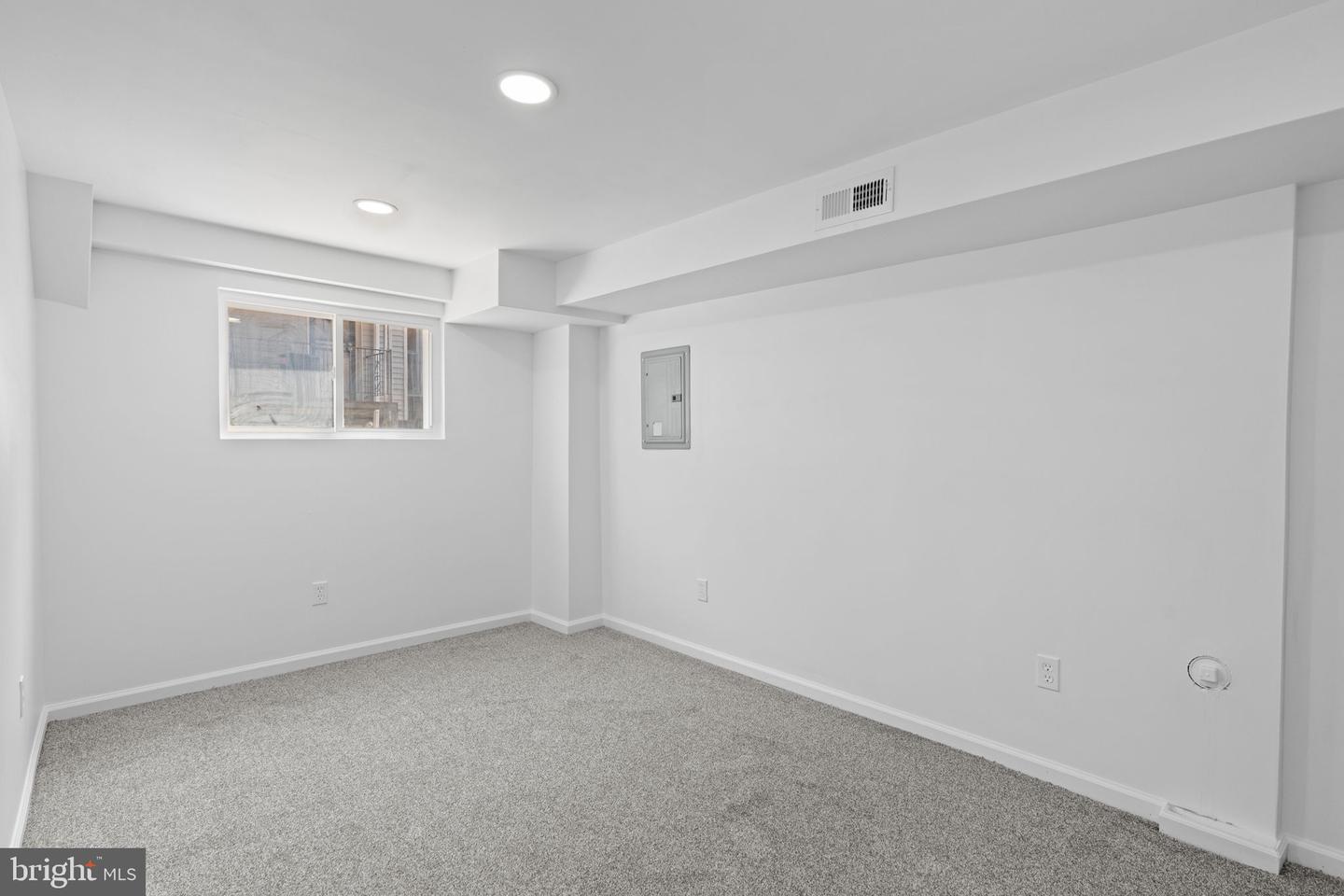 1848 Lindley Ave Property Photo 19