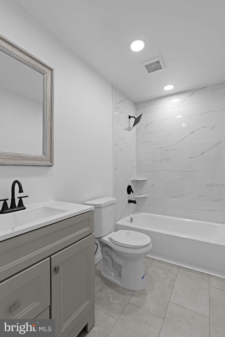 1848 Lindley Ave Property Photo 37