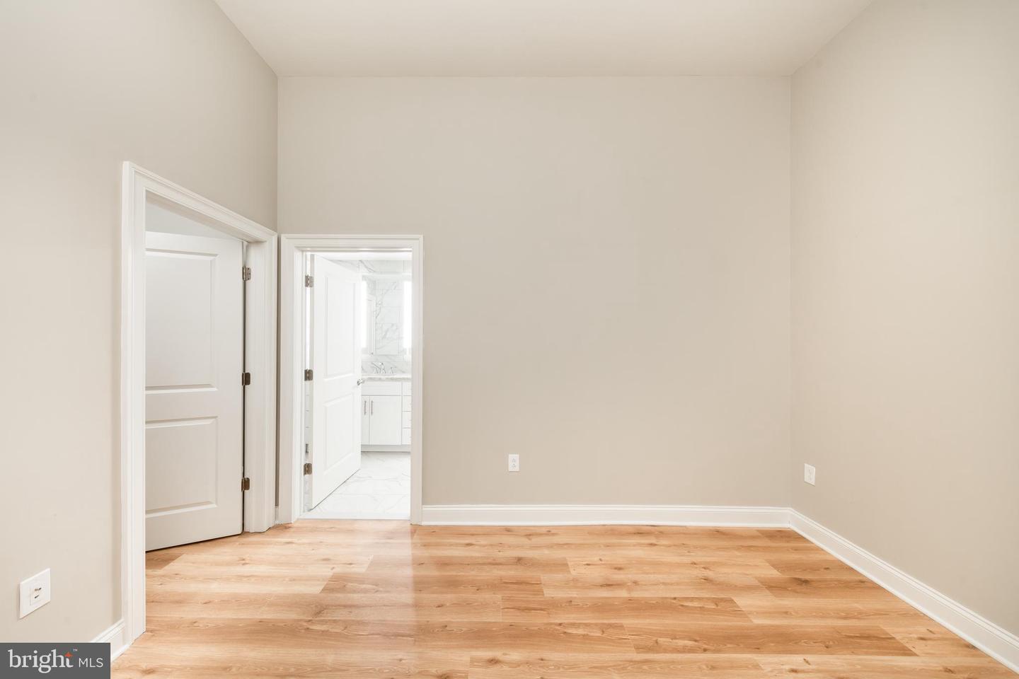 2121-41 Market St #102 Property Photo 6