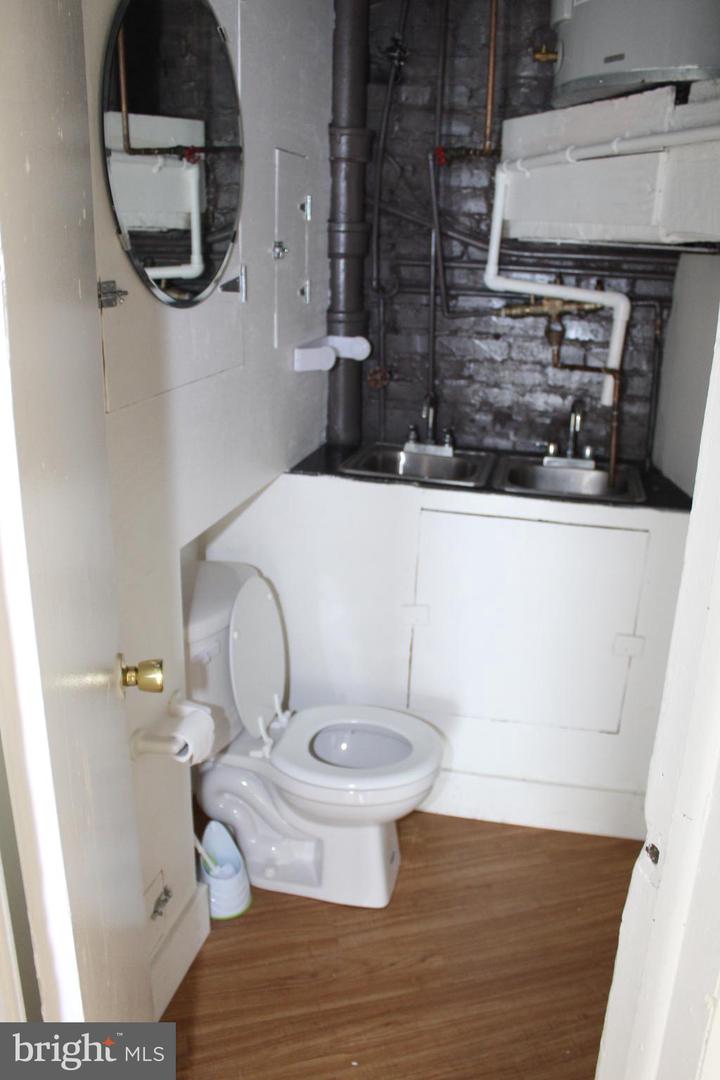 5243 Ridge Ave Property Photo 6