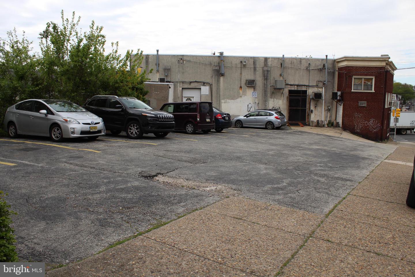5243 Ridge Ave Property Photo 7