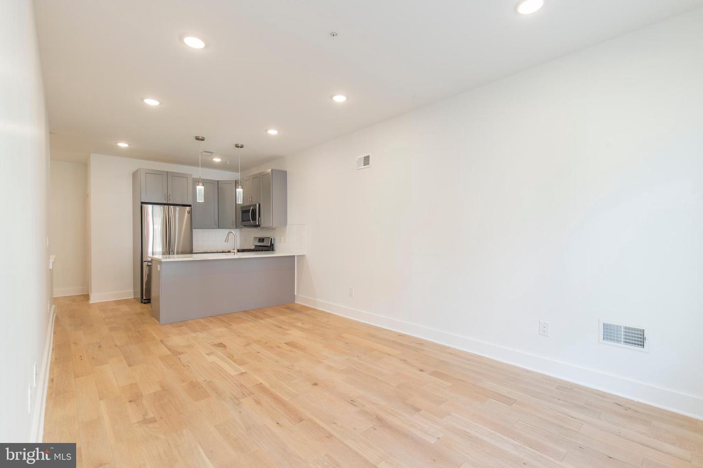 2412 W Master St #a Property Photo 3