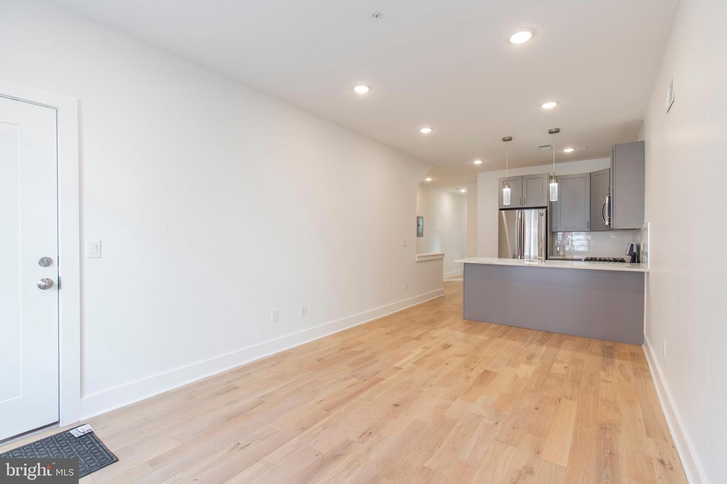 2412 W Master St #a Property Photo 4