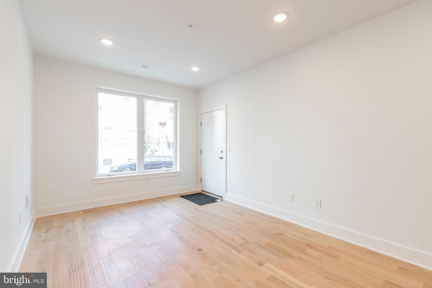 2412 W Master St #a Property Photo 5