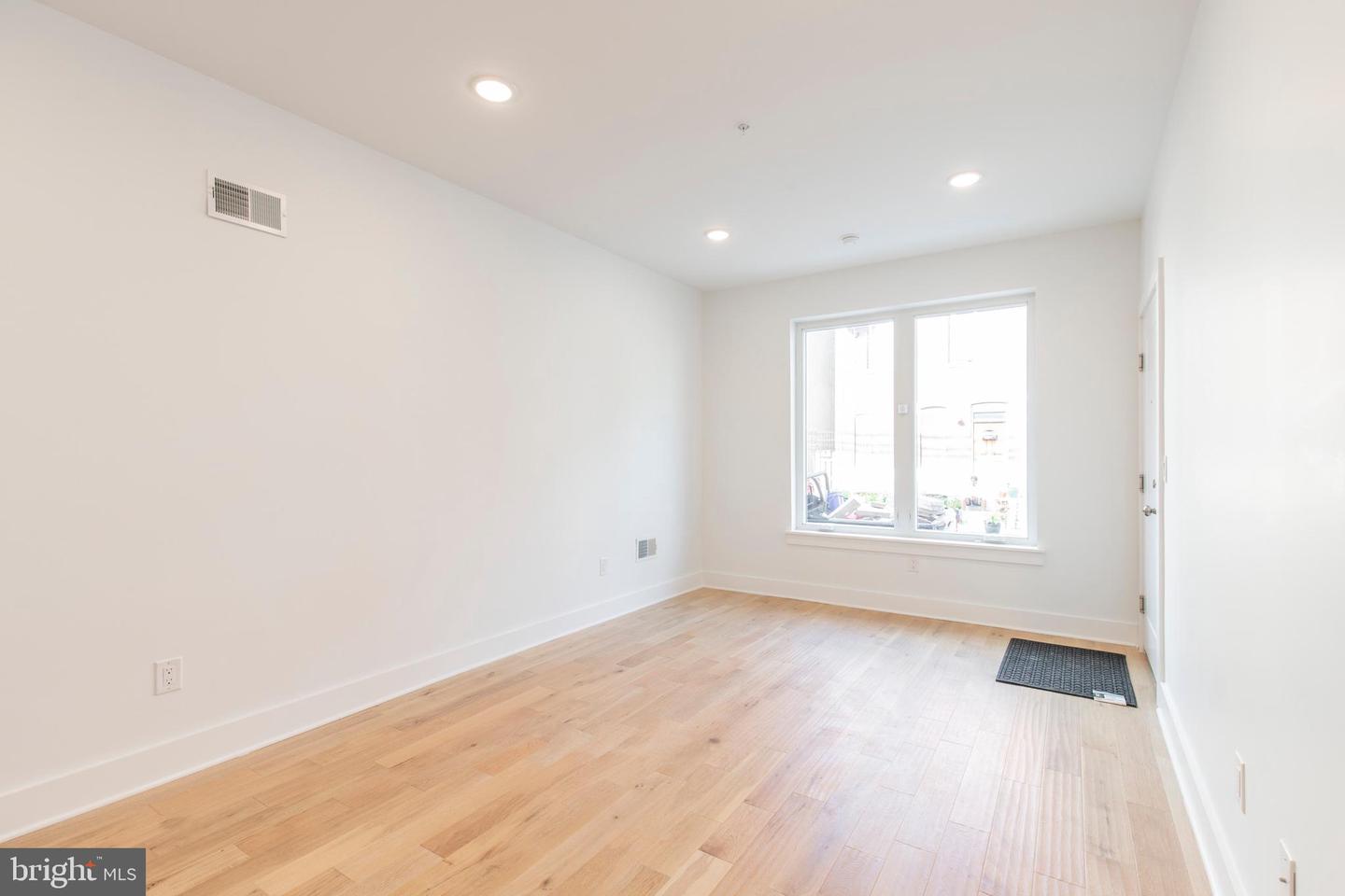 2412 W Master St #a Property Photo 7