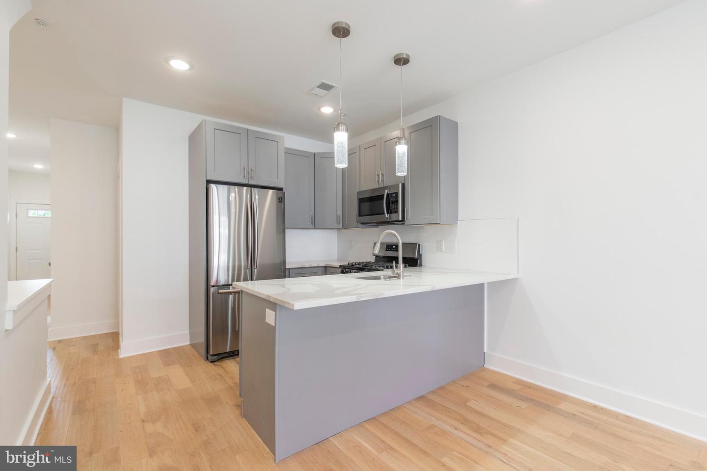 2412 W Master St #a Property Photo 8