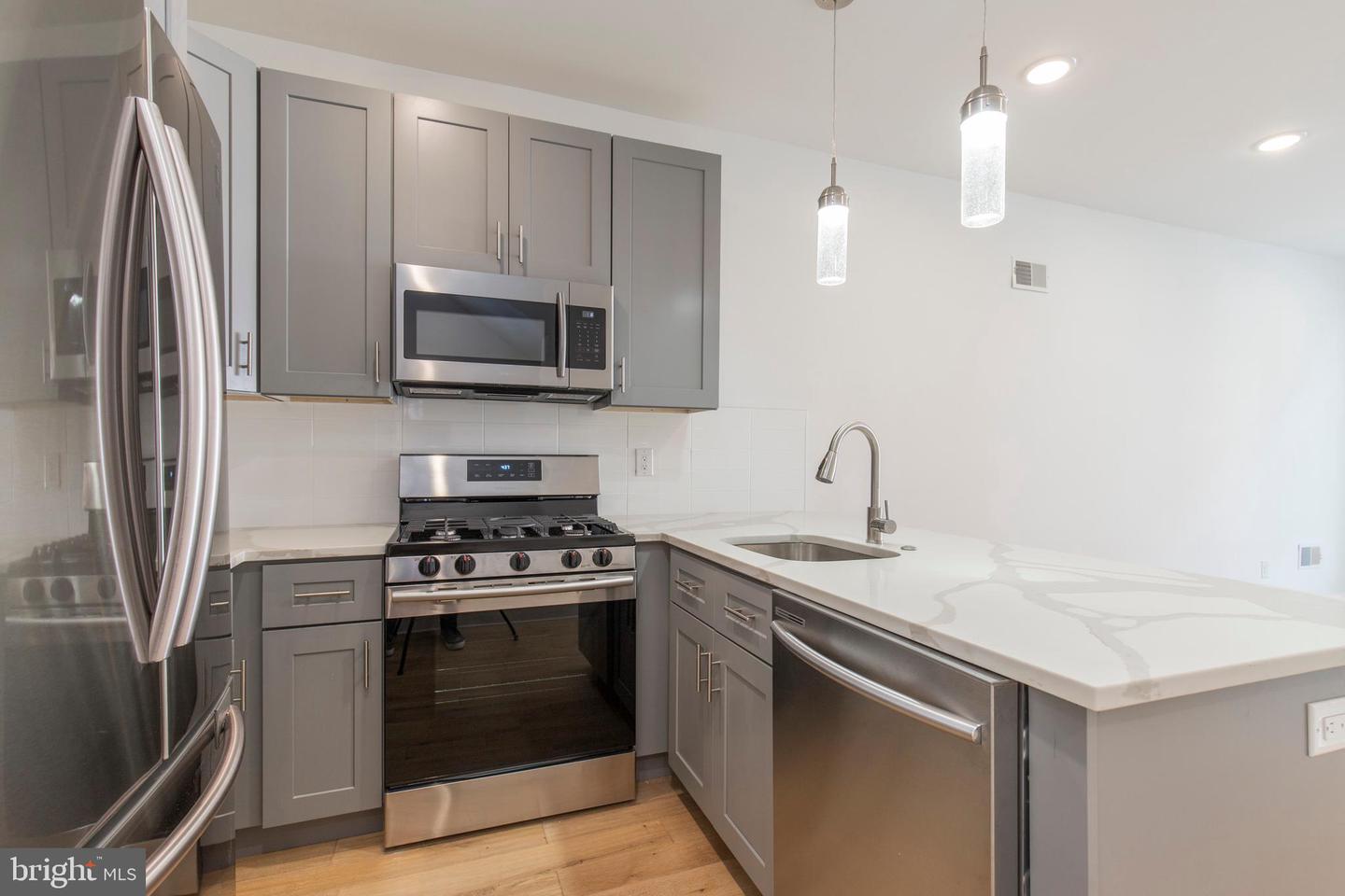 2412 W Master St #a Property Photo 9