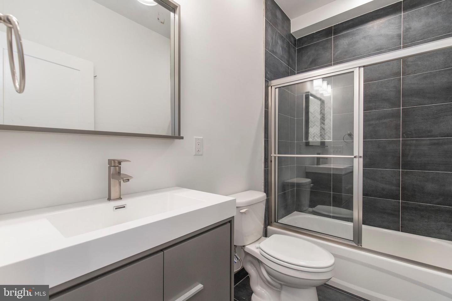 2412 W Master St #a Property Photo 11
