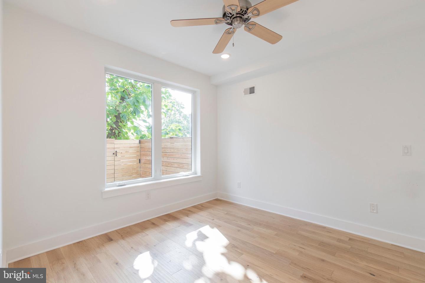 2412 W Master St #a Property Photo 14