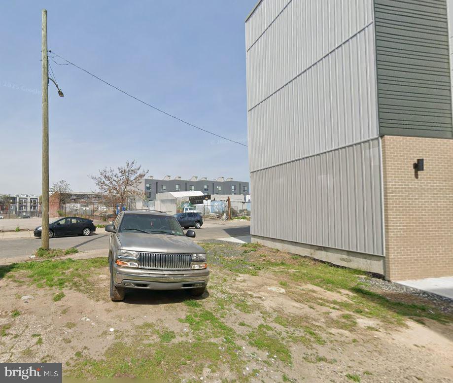 1838 N Leithgow St Property Photo 1
