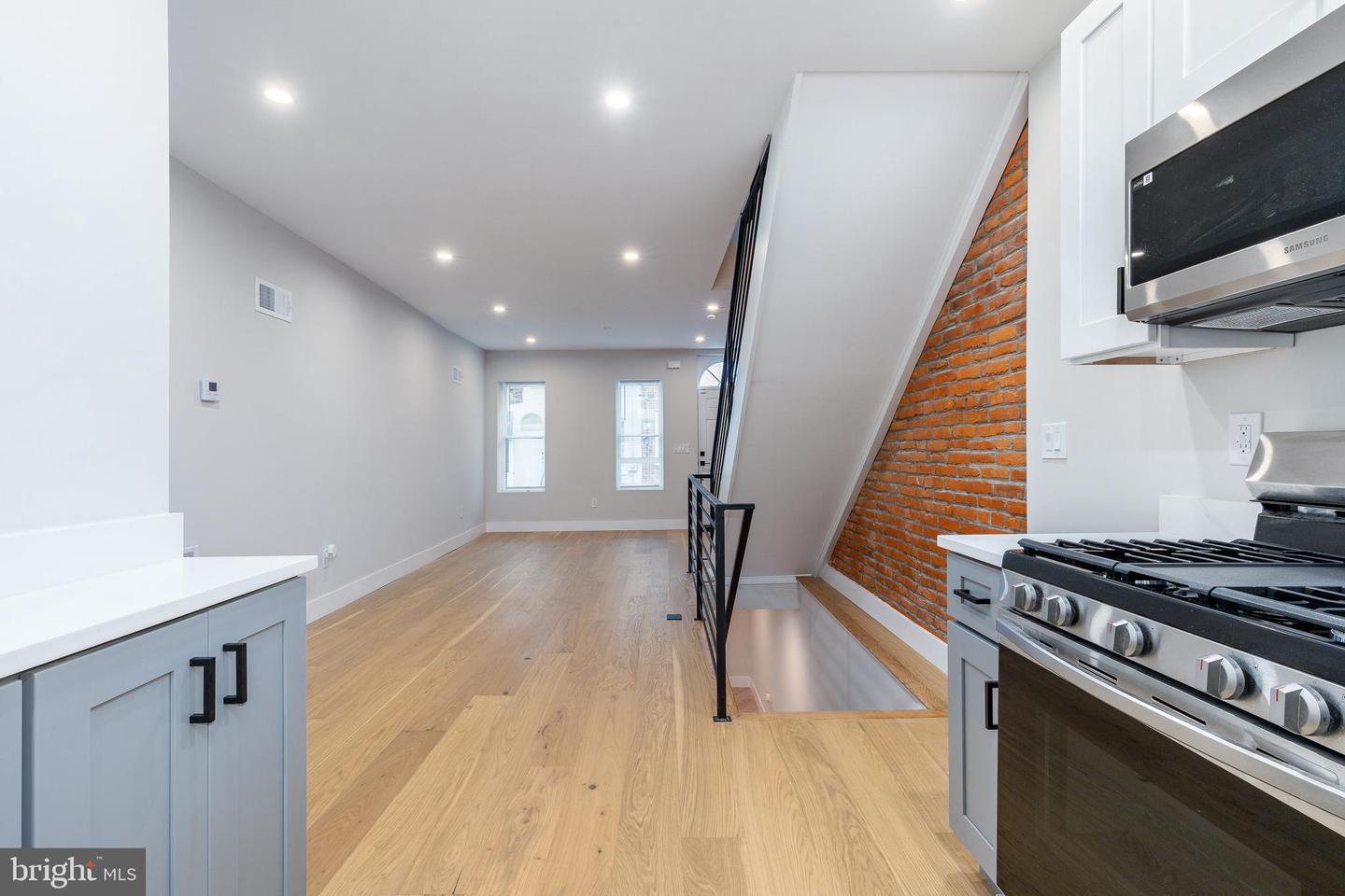 2433 W Seybert St Property Photo 10