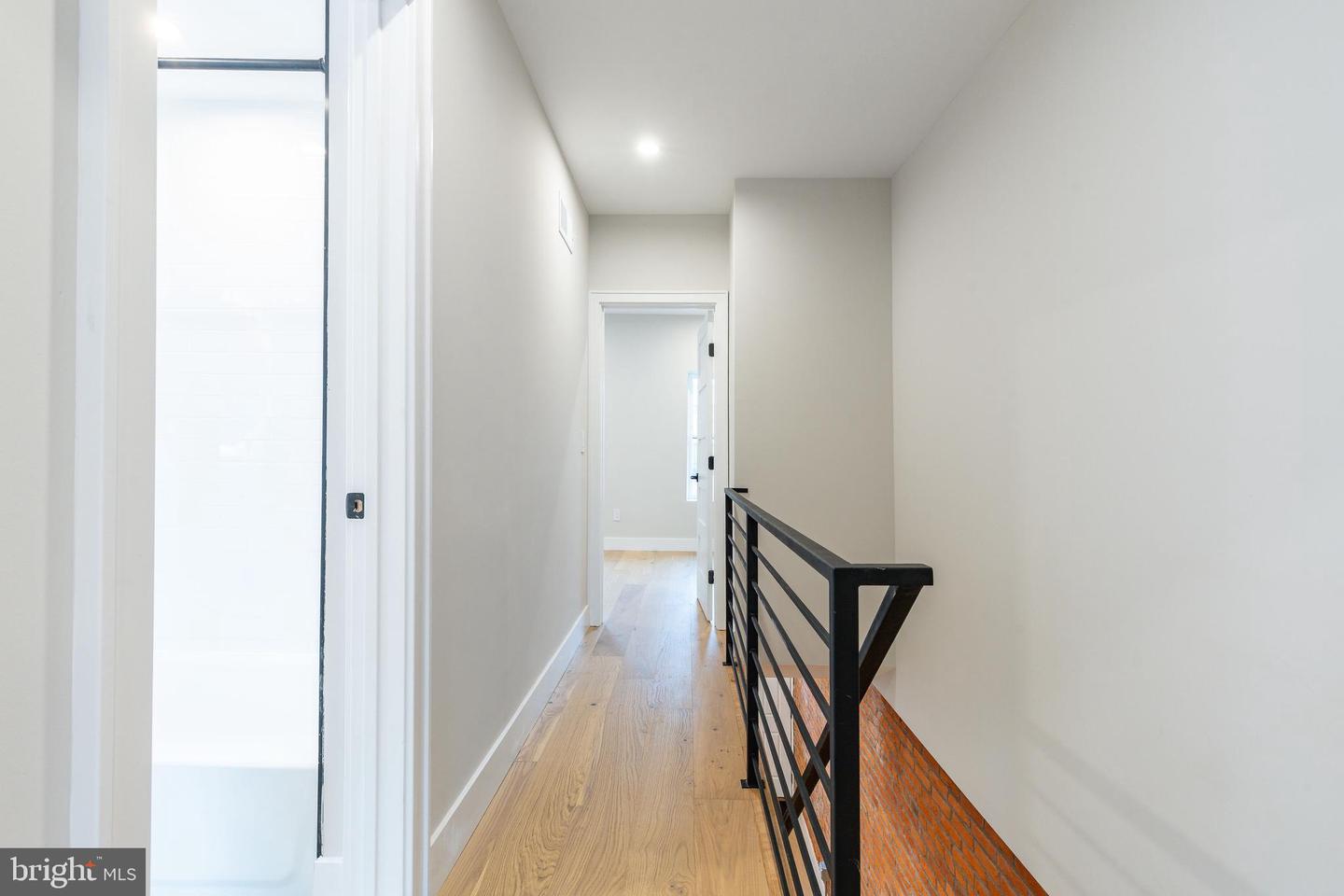 2433 W Seybert St Property Photo 14