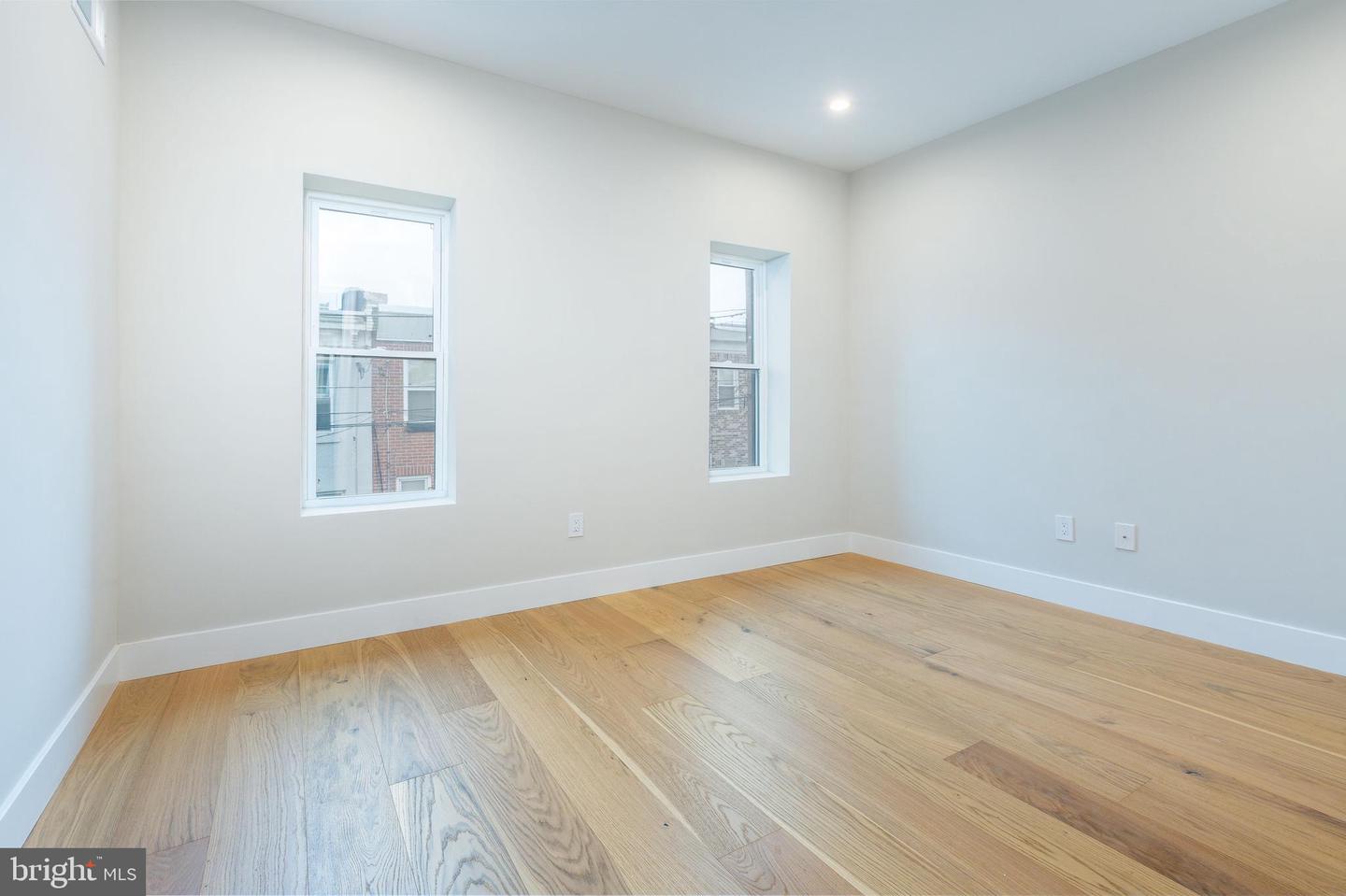 2433 W Seybert St Property Photo 15