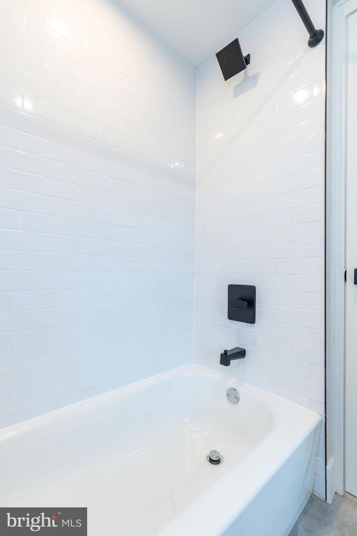 2433 W Seybert St Property Photo 21