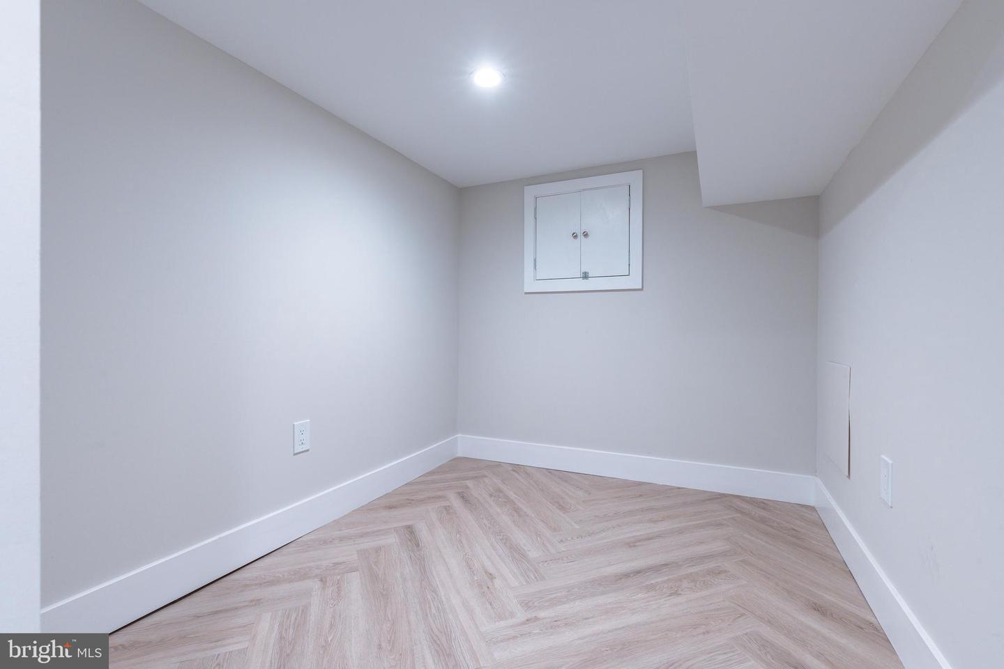 2433 W Seybert St Property Photo 27