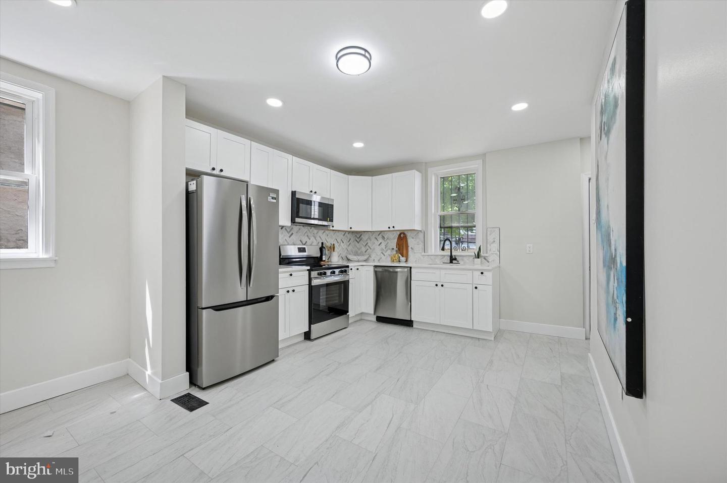 5013 NEWHALL ST Property Photo 1