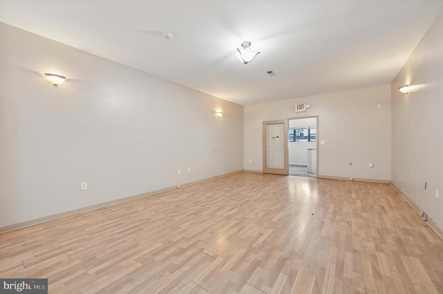 1444 Point Breeze Ave Property Photo 5