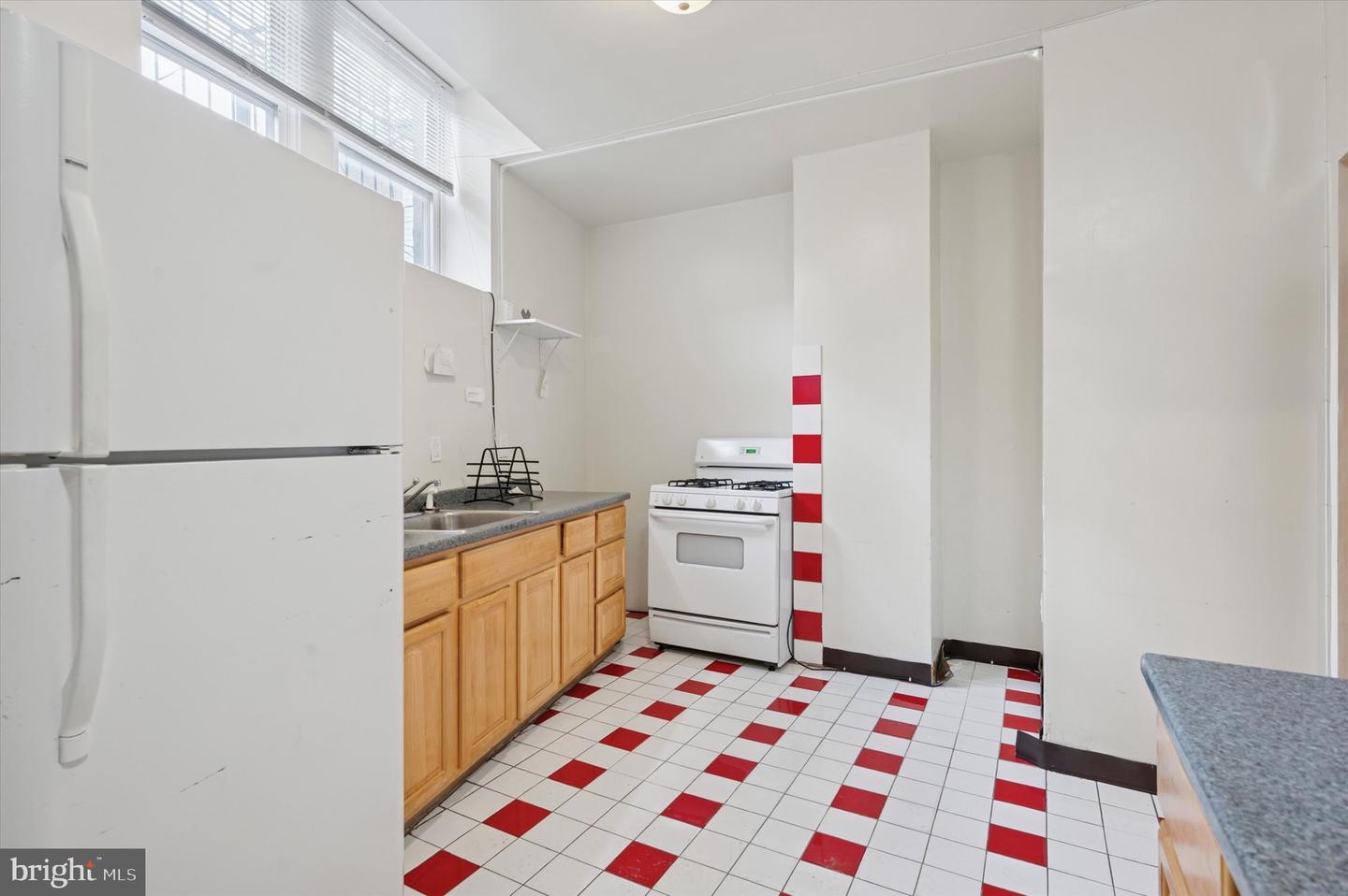 1444 Point Breeze Ave Property Photo 8