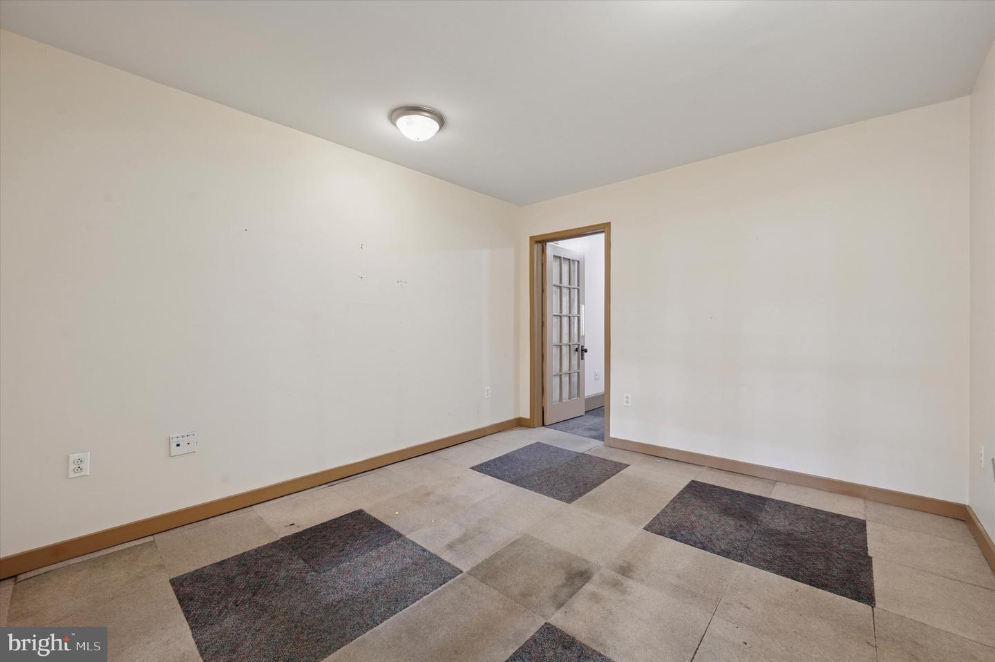 1444 Point Breeze Ave Property Photo 10