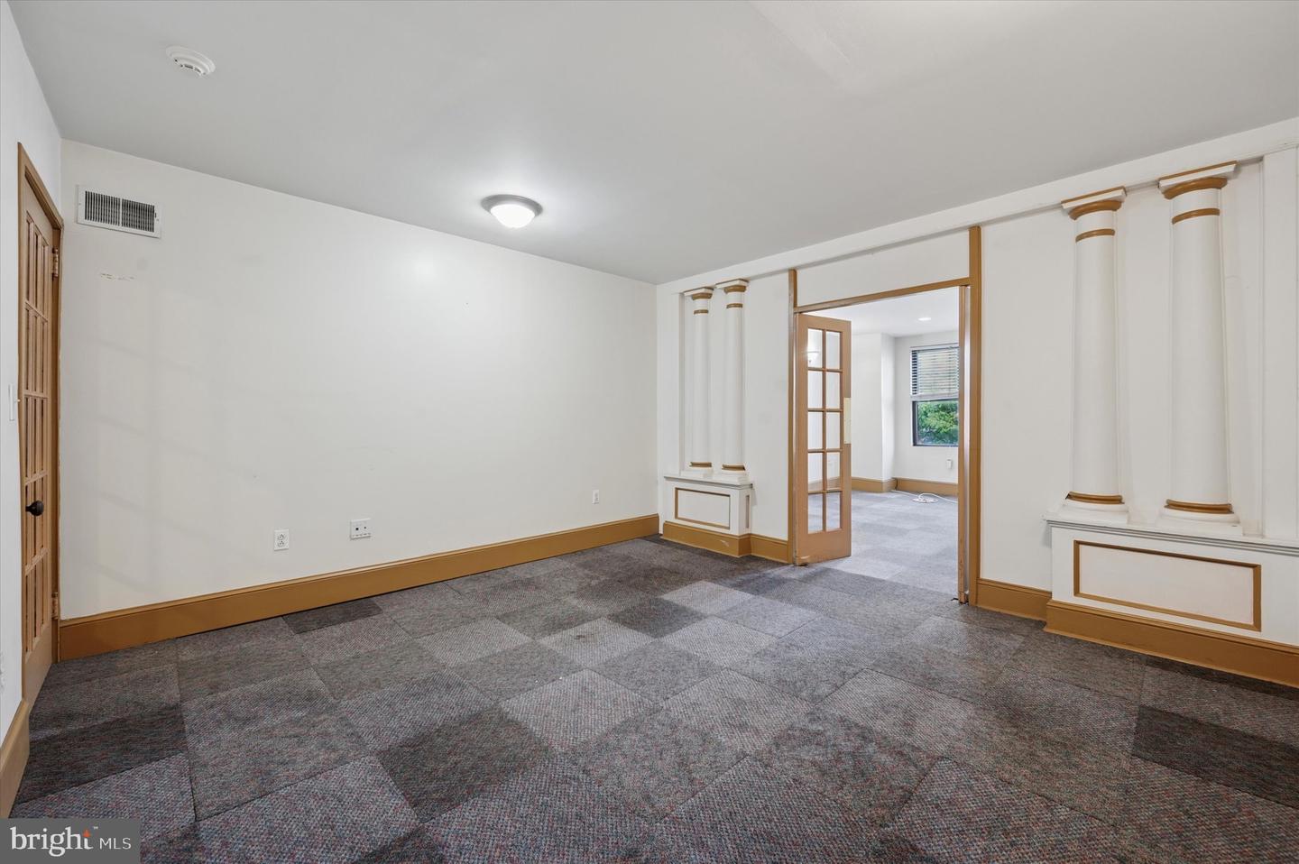 1444 Point Breeze Ave Property Photo 12