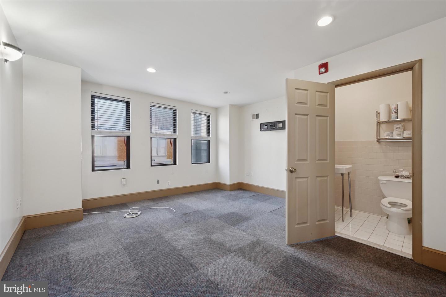1444 Point Breeze Ave Property Photo 13