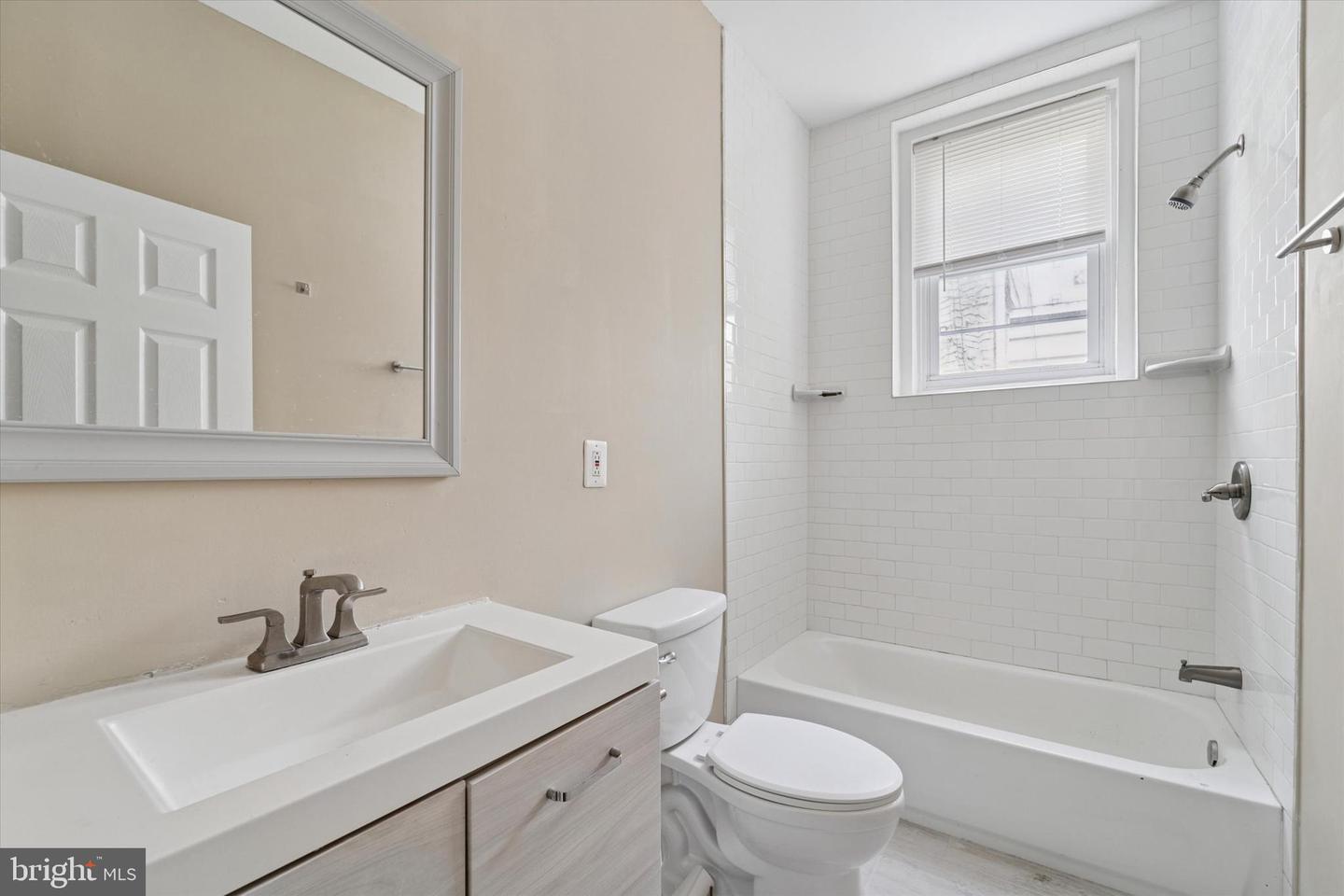 7018 Woodland Ave Property Photo 7