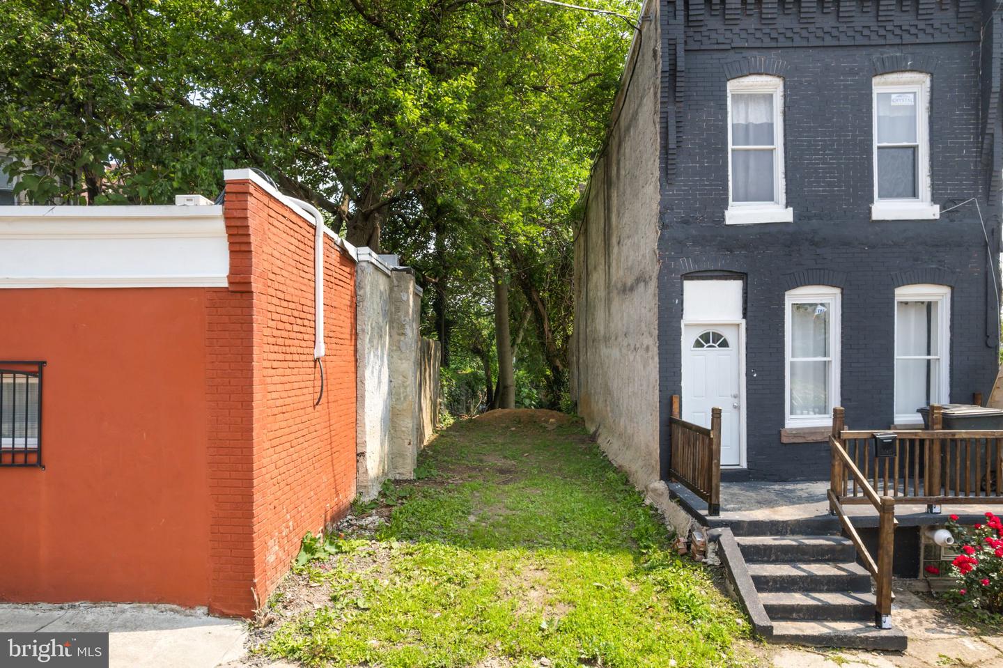 5514 W Oxford St Property Photo 1