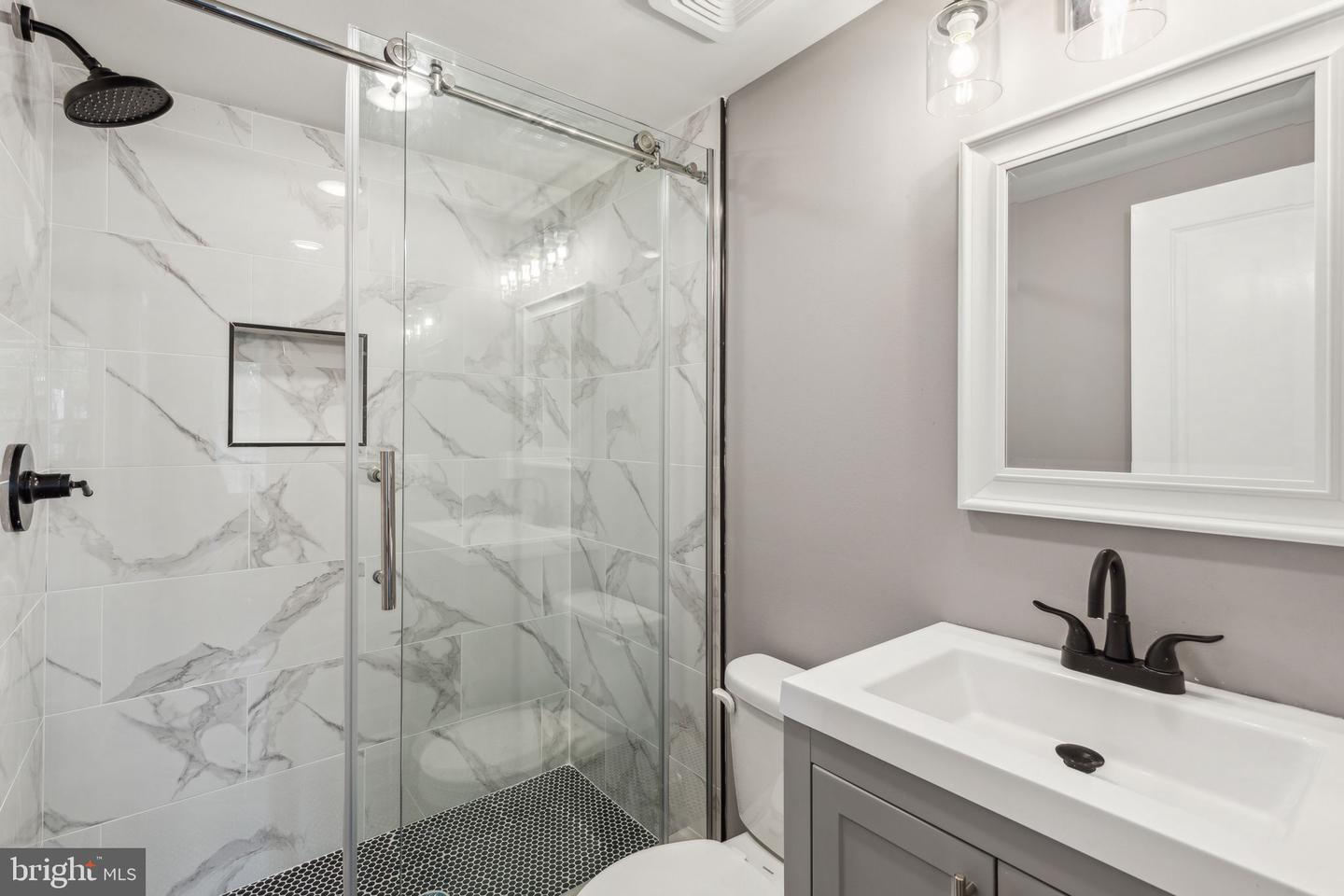2536 N Lee St Property Photo 28