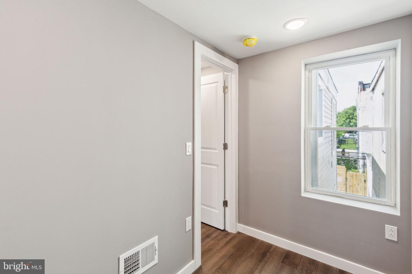 2536 N Lee St Property Photo 34