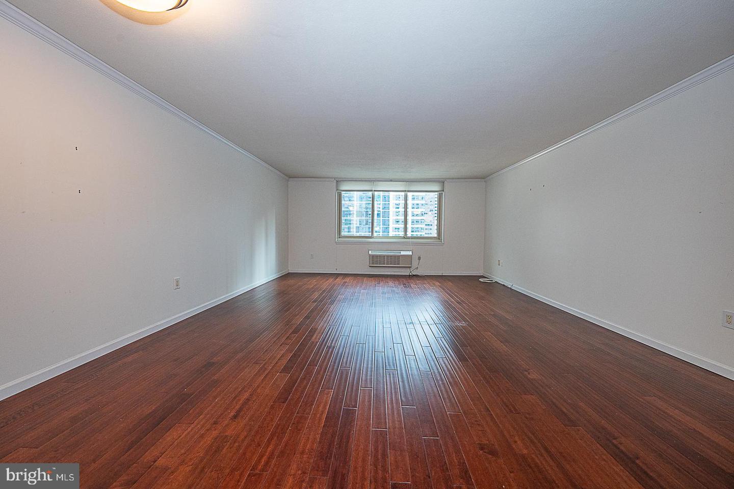 1919 Chestnut St #1722 Property Photo 2