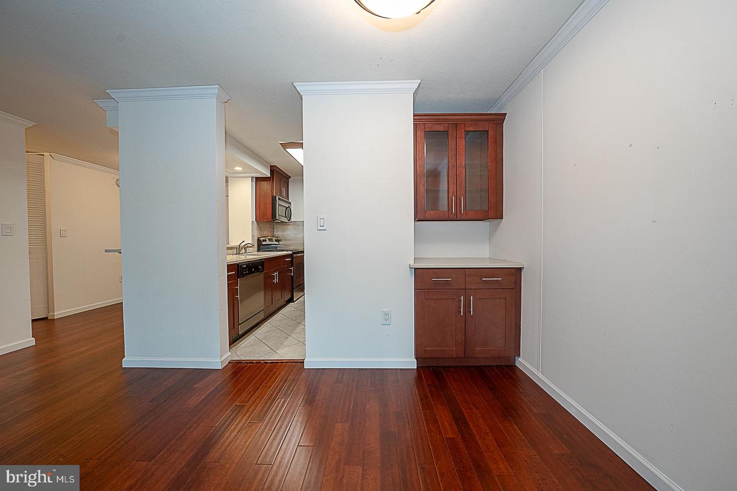 1919 Chestnut St #1722 Property Photo 4