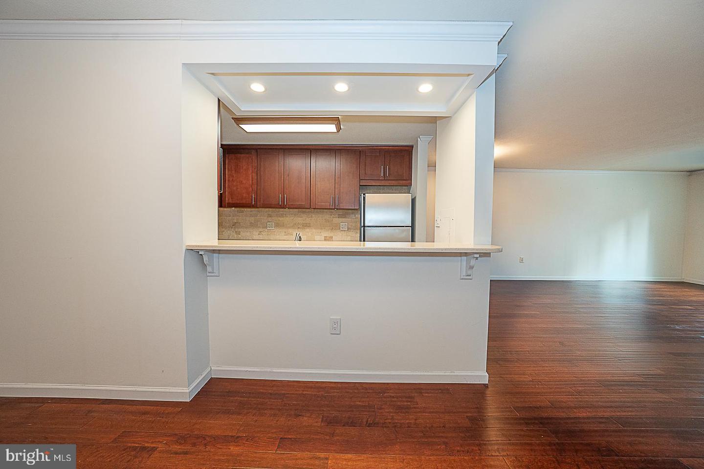 1919 Chestnut St #1722 Property Photo 8