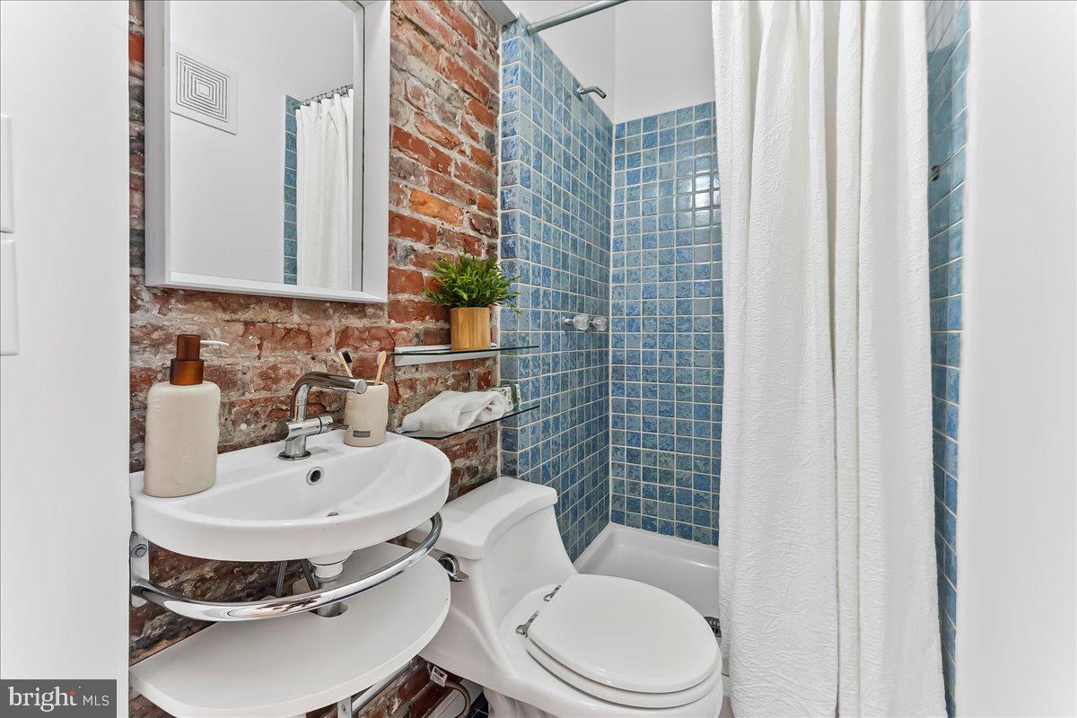 320 Race St #1 Property Photo 19