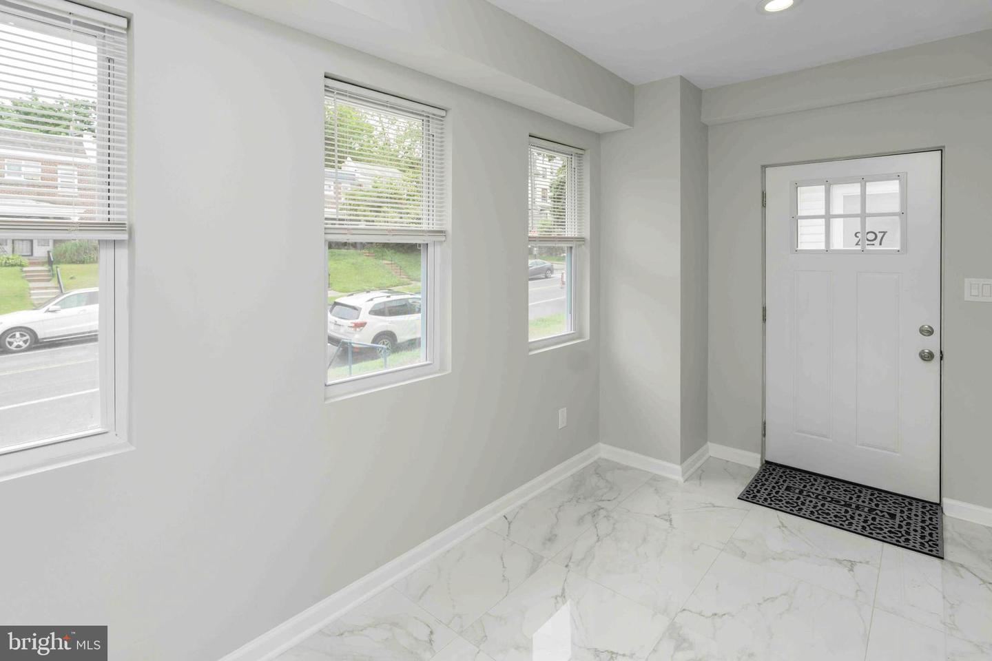 209 E Upsal St Property Photo 2