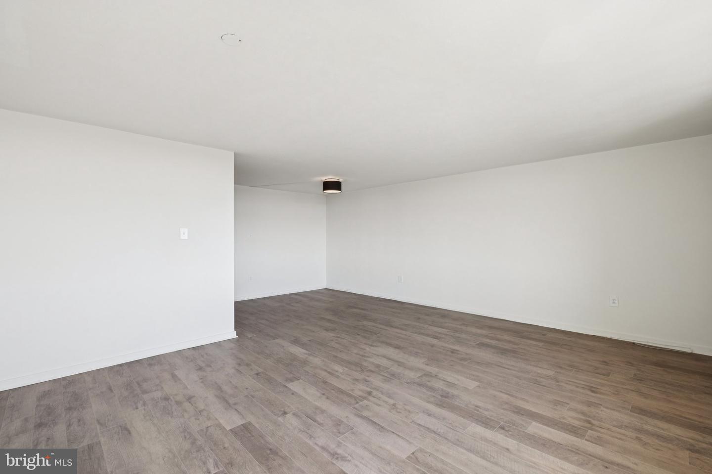 604-36 S Washington Sq #1505 Property Photo 2