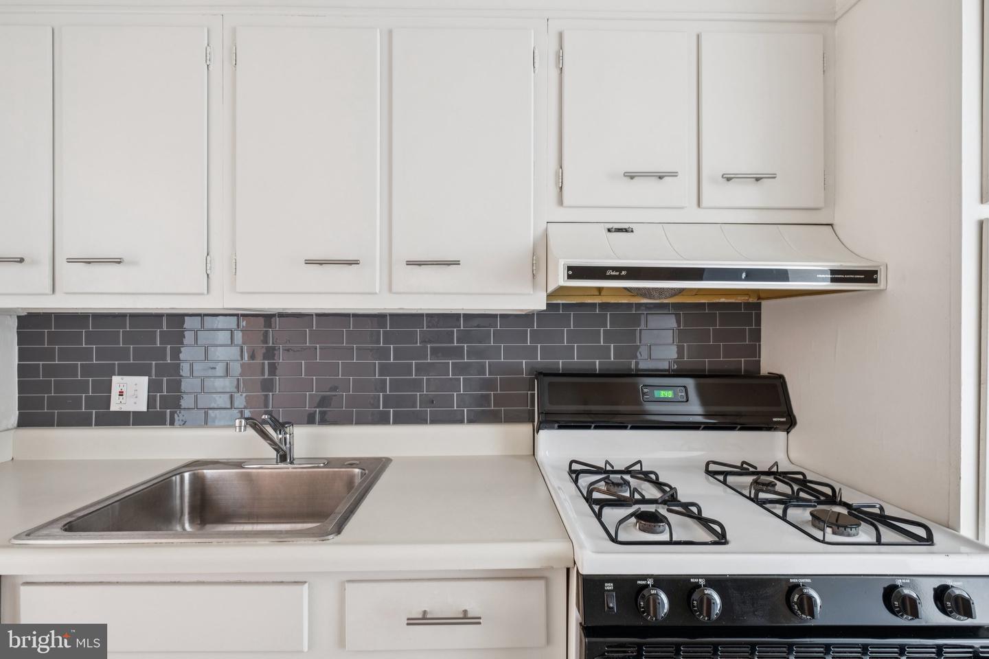 604-36 S Washington Sq #1505 Property Photo 5