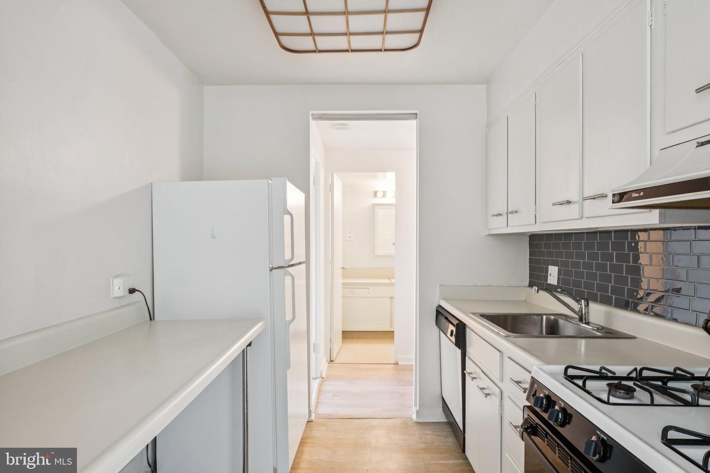604-36 S Washington Sq #1505 Property Photo 6