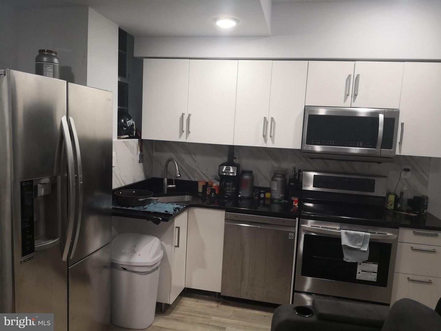 1008 Green St #a Property Photo 11