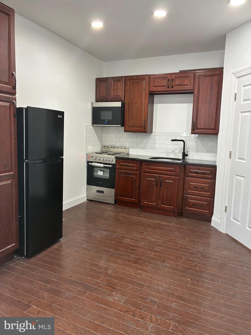 808 W Moyamensing Ave Property Photo 4